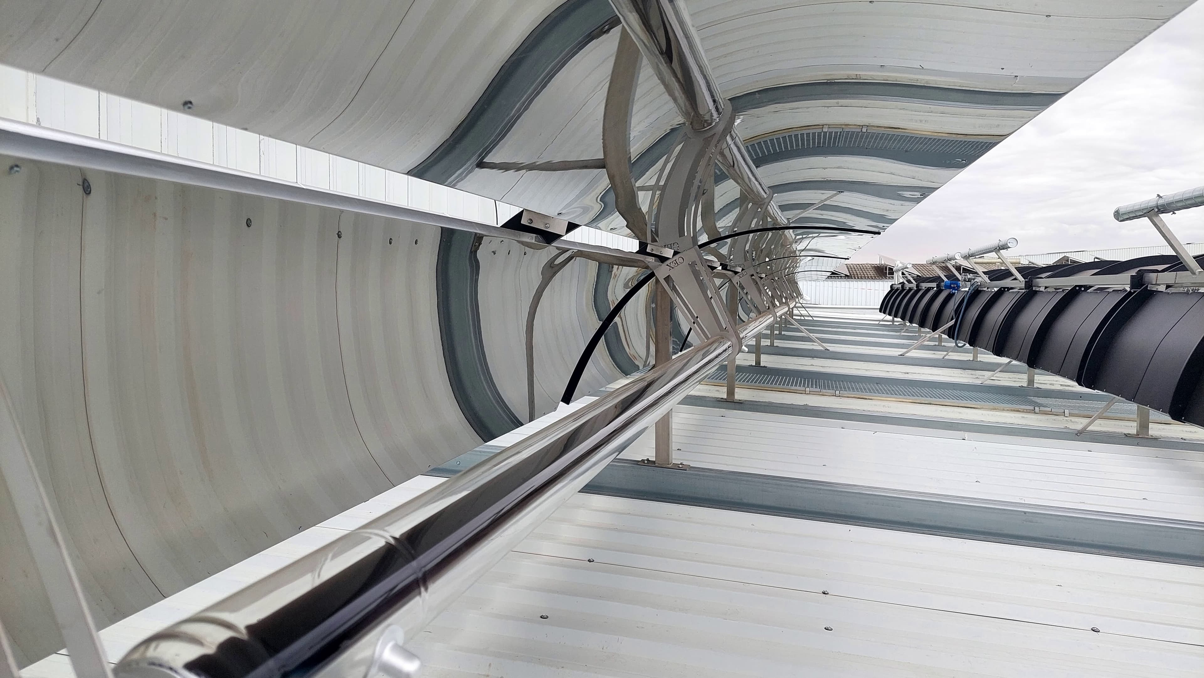ABB impulsa la reducción del consumo energético de García-Carrión mediante energía termosolar en Bodegas los Llanos de Valdepeñas