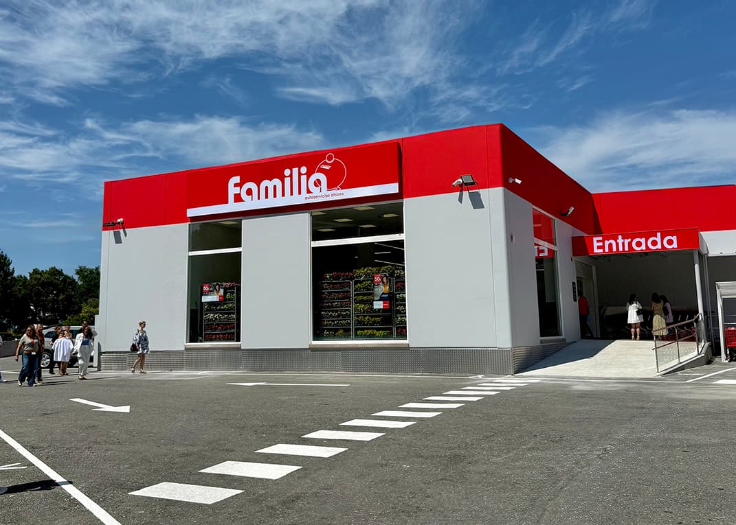 Abre al público el nuevo Autoservicios Familia de Meis
