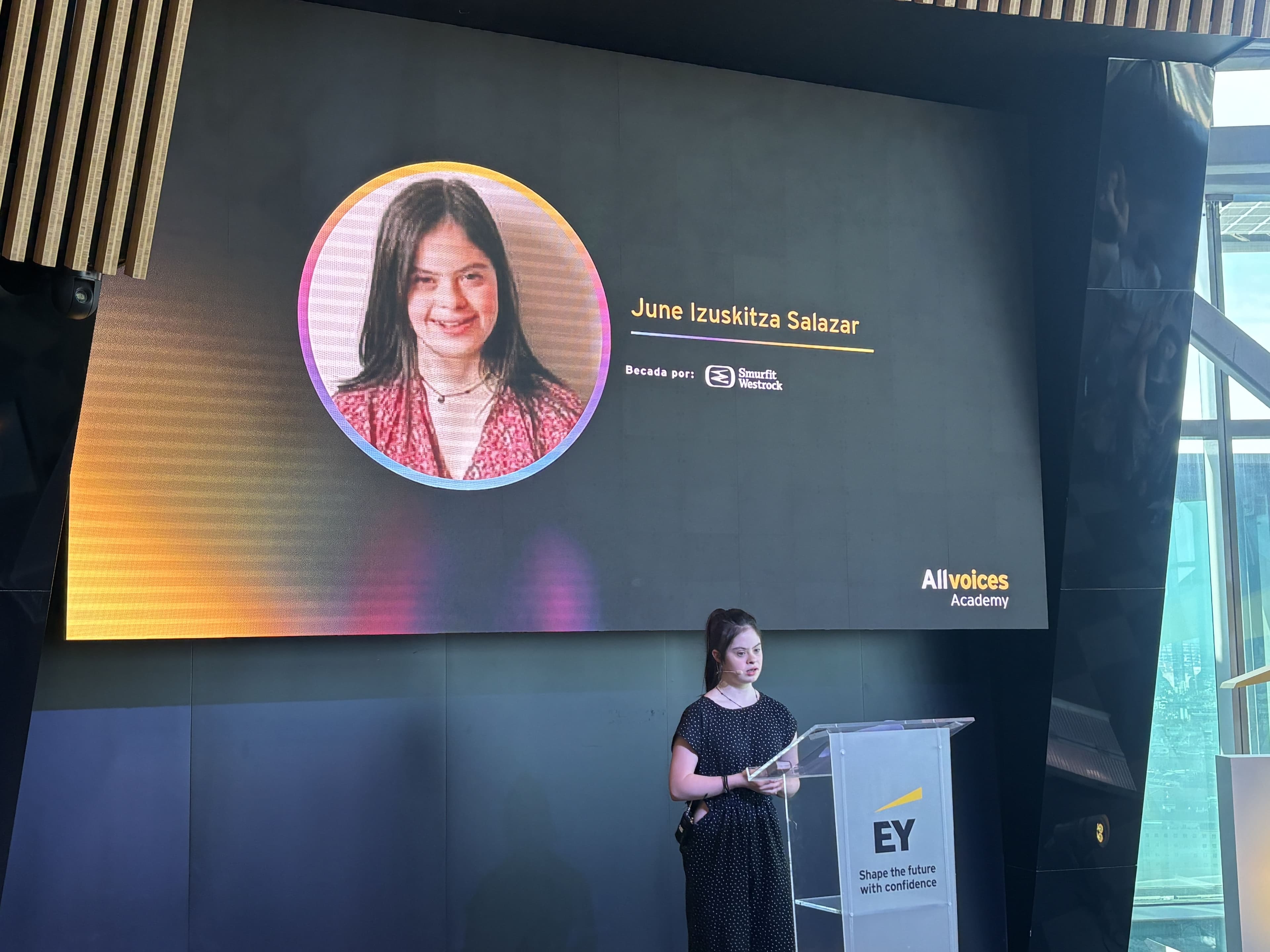 Smurfit Westrock impulsa la inclusión con la concesión de dos becas formativas para el proyecto “All Voices Academy”, de LEDU