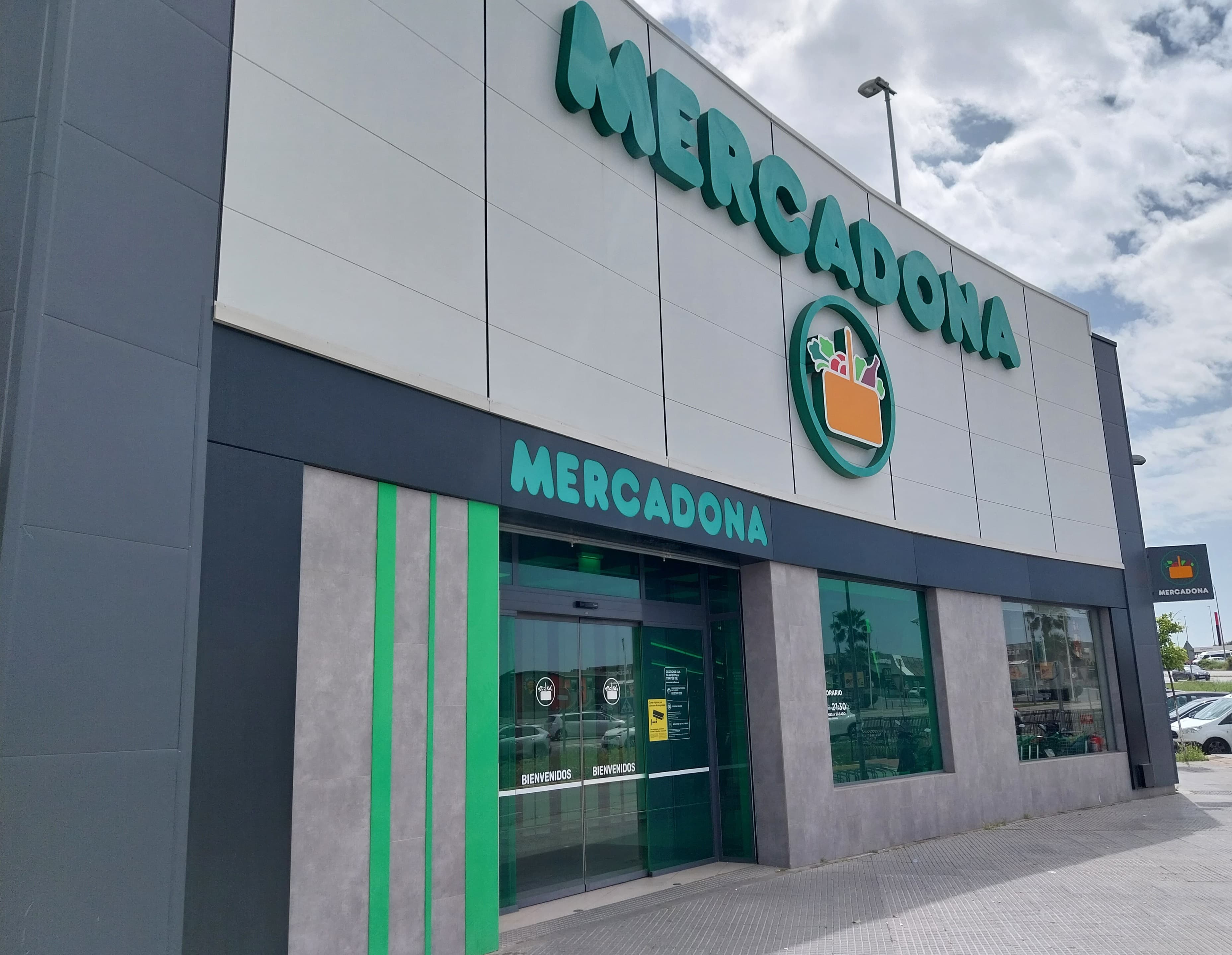 Sonae Sierra adquiere una cartera de supermercados Mercadona asesorado por Savills