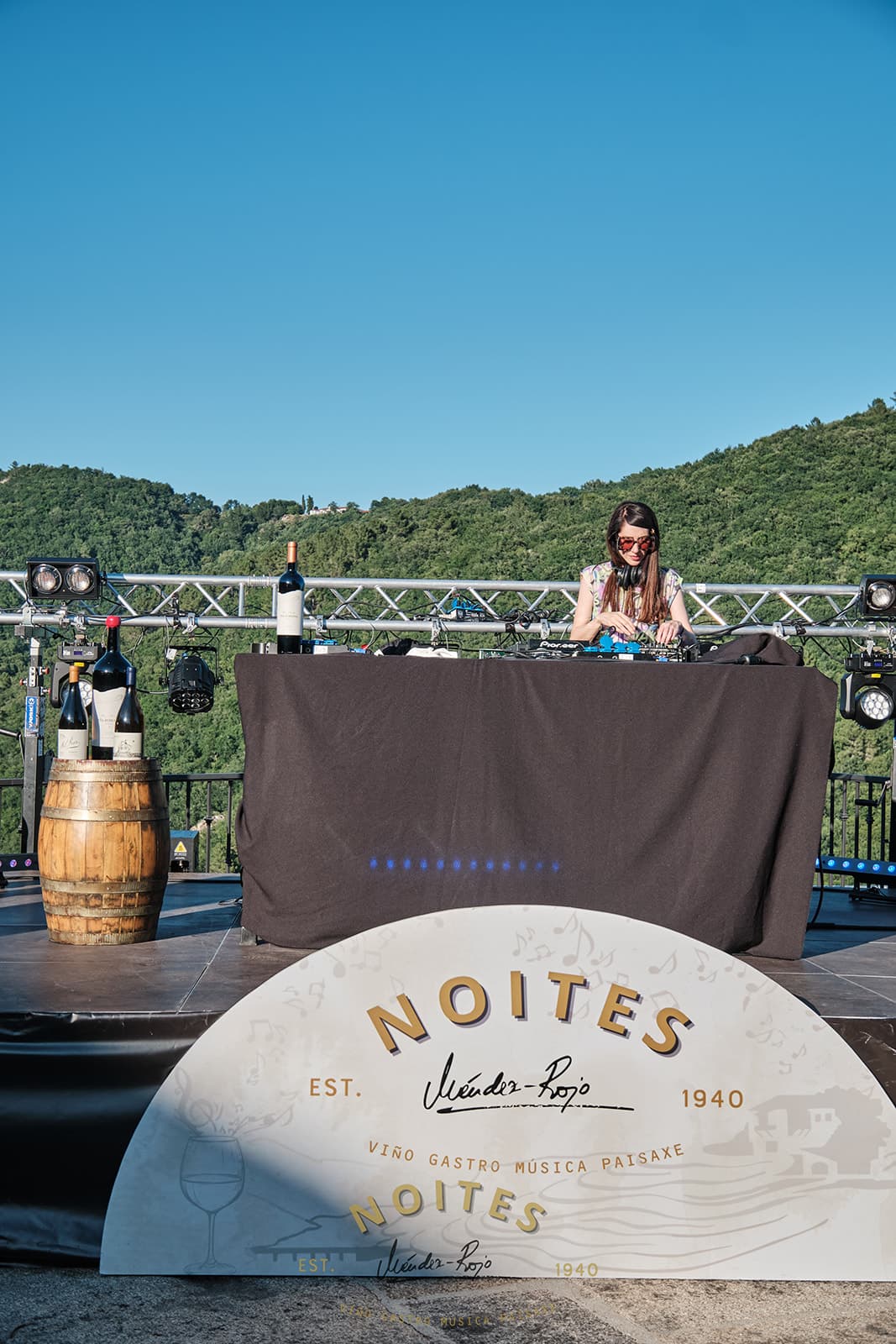 La Ribeira Sacra volvió a bailar entre viñedos: Noites Méndez-Rojo inaugura su edición de inicio de verano 2026 con un lleno absoluto y una noche para el recuerdo