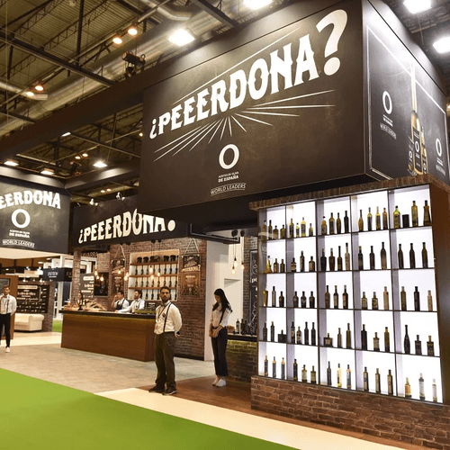 Descubre, con humor, la forma correcta de disponer y disfrutar los Aceites de Oliva de España en la restauración, en el 38º Salón Gourmets