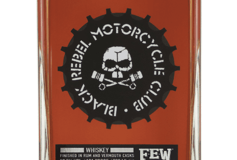 FEW Spirits lanza un whiskey acabado en barricas de ron y vermut