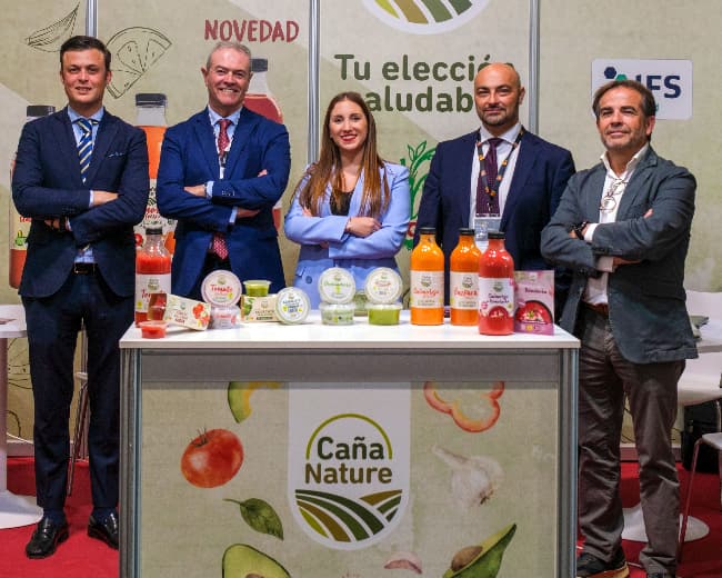 El 37º Salón Gourmets acoge con éxito el lanzamiento del nuevo salmorejo de remolacha de Caña Nature