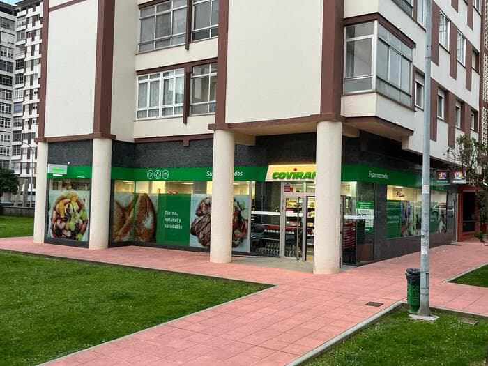 Covirán contribuye al empleo en Galicia con 747 trabajadores que atienden las 112 tiendas y la plataforma logística