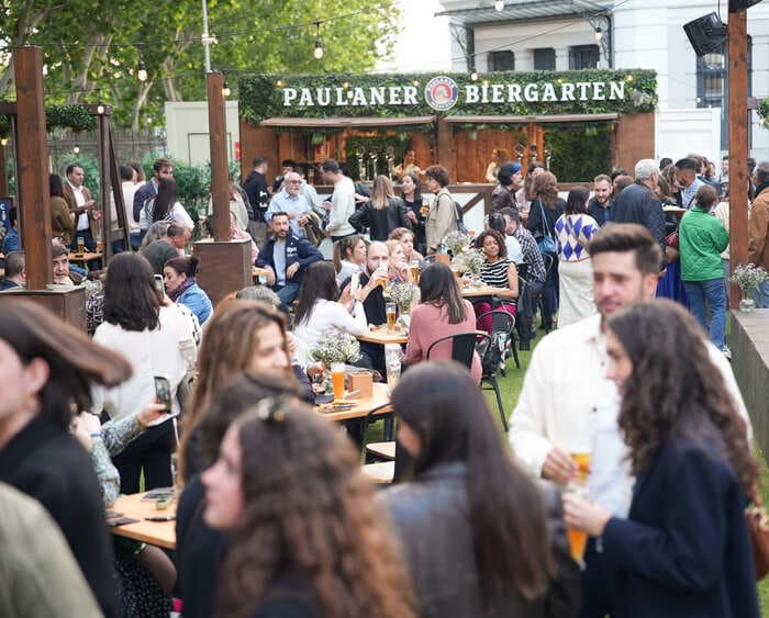 Celebra el Día Mundial de la Cerveza de forma única en el Biergarten de Paulaner