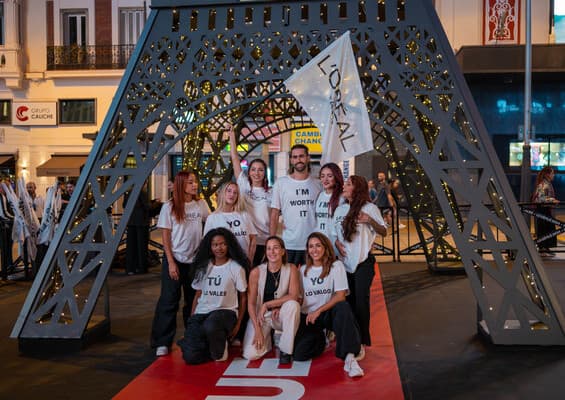 L’Oréal Paris lleva la Torre Eiffel a la Plaza de Callao con motivo de la séptima edición de Le Défilé
