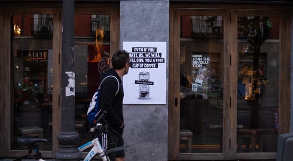 Oatly ofrece más de 3.500 cafés gratis en diferentes cafeterías de Madrid y Barcelona como parte de su campaña ‘F*ck Oatly’