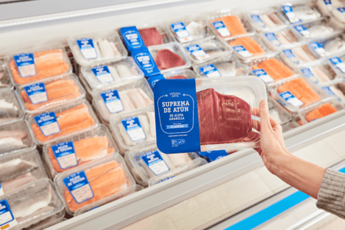 Lidl avanza en su compromiso con la sostenibilidad: Incorpora bandejas de pescado hechas con un 80% de plástico reciclado en todo su surtido