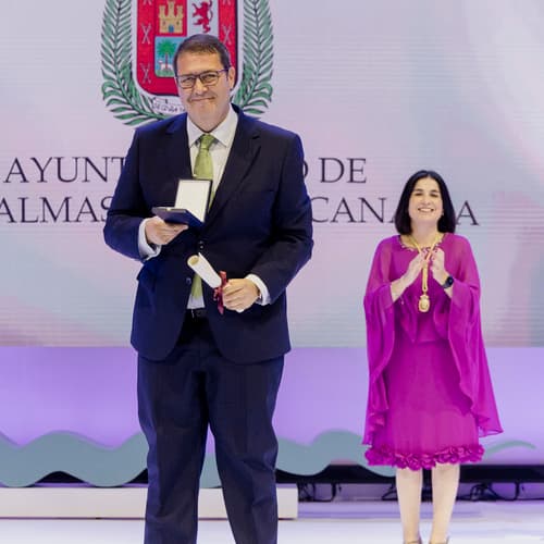 Tropical pone el broche a la celebración de su centenario con la Medalla de Oro de Las Palmas de Gran Canaria