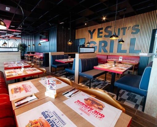 Foster’s Hollywood reabre su restaurante en Zaragoza y llega a los 4 establecimientos en la ciudad