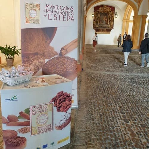 Los mantecados y polvorones de Estepa endulzan la Navidad en los Reales Alcázares de Sevilla