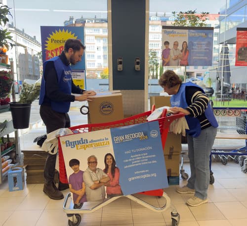 Vegalsa-Eroski y sus clientes donan más de 154 toneladas de productos solidarios tras la gran recogida en favor de los bancos de alimentos