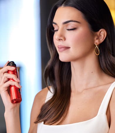 Spray fijador. El paso final de la rutina de maquillaje con el que conseguir un look infalible en Navidad