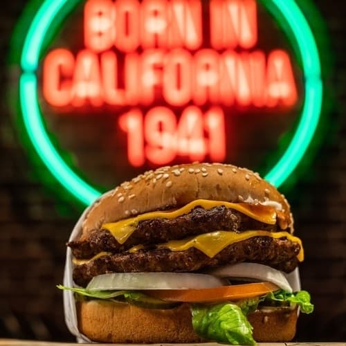 Carl’s Jr. abre su tercer restaurante en Sevilla