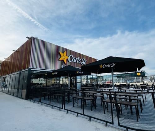 Carl’s Jr. presenta en Valencia su primer restaurante modular