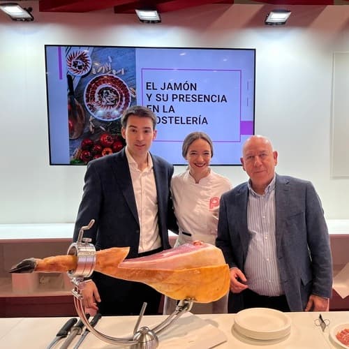 El jamón de capa blanca, símbolo de la gastronomía española y un reclamo internacional en auge
