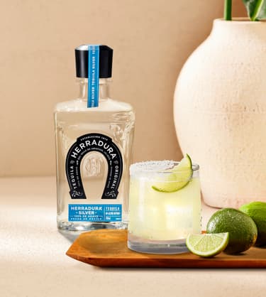 Este febrero, brinda con Tequila Herradura y El Jimador, y celebra el mes del cóctel margarita con estilo