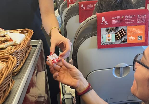 Chocolates Trapa endulza los vuelos de Iberia Express por San Valentín