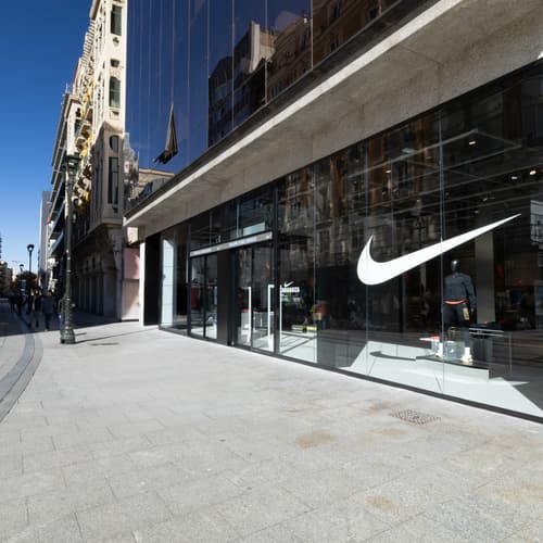 Nike inaugura en el centro de Zaragoza una tienda que despierta la pasión por el deporte