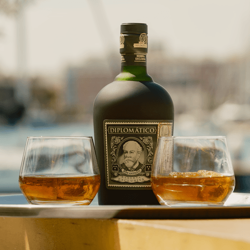 ¡Porque tu padre se merece lo mejor! Regala Ron Diplomático, el mejor ron del mundo por su sabor suave y equilibrio excepcional
