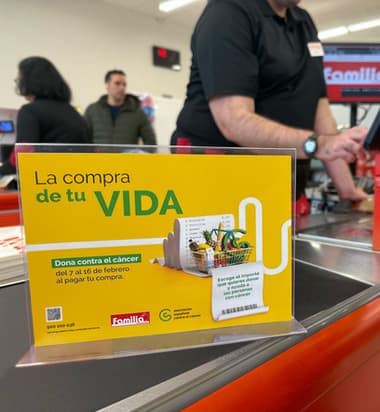 Vegalsa-Eroski y sus clientes recaudan más de 11.500 euros en favor de la Asociación Española Contra el Cáncer
