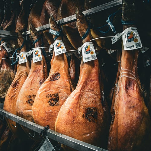 La Denominación de Origen Jamón y Paleta de Teruel cerró el 2024 con más de 450.000 piezas selladas