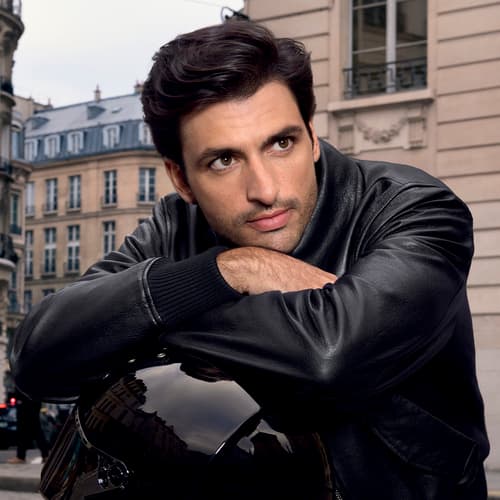 L’Oréal Paris anuncia a Carlos Sainz como su nuevo embajador global para la gama de productos de cuidado del cabello Elvive