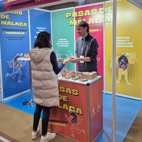 El Consejo Regulador reivindica el consumo de la uva pasa malagueña para la práctica deportiva en la Totalenergy Media Maratón de Málaga