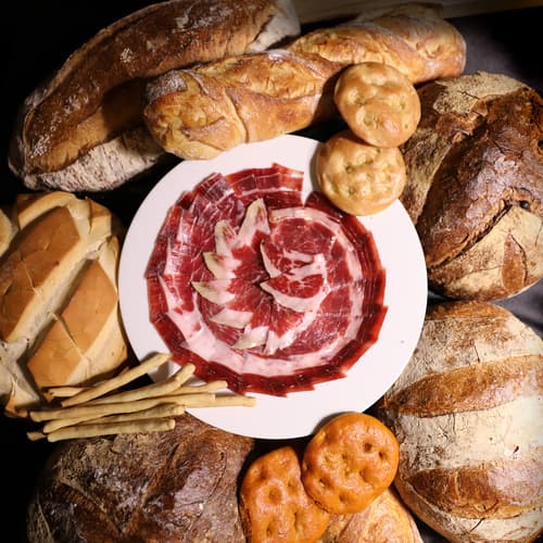Maridaje inesperado de Monte Nevado: Un juego sensorial que fusiona tradición y vanguardia para reinterpretar la combinación de jamón y pan