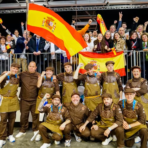 La Selección Española de Carniceros consigue dos grandes premios en su debut en el mundial de París, patrocinados por eLPOZO All Natural