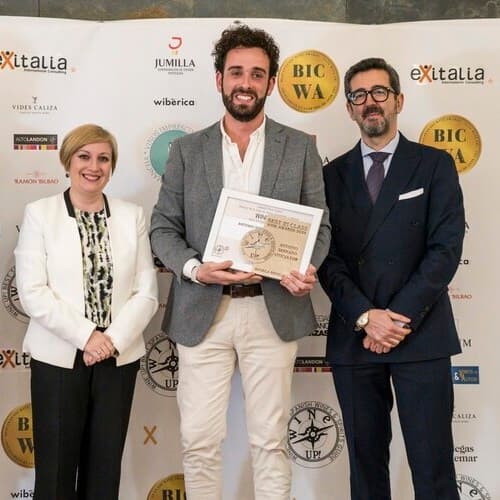 Antonio Serrano Viticultor, elegida Bodega Revelación en los Best In Class Wine Awards 2024