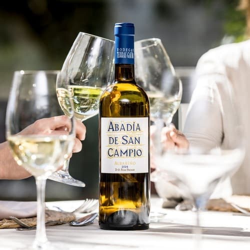 Abadía de San Campio, un Albariño para compartir emociones el Día de la Madre
