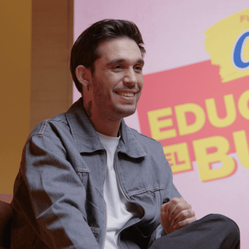 El actor Víctor Elías comparte su experiencia como víctima de acoso escolar en la tercera temporada de “Educando contra el Bullying” de Fundación ColaCao