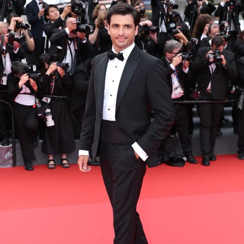 Carlos Sainz acude a la alfombra roja de Cannes de la mano de L'Oréal Paris