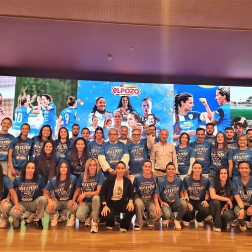 eLPOZO Alimentación homenajea al Alhama Club de Fútbol ElPozo por su ascenso a Primera División
