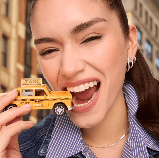 Las españolas prefieren el rosa en los labios y así lo demuestran los 3 labiales más vendidos de Maybelline NY