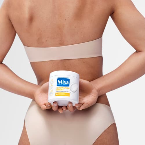 Incluye en tu neceser de viaje esta crema con niacinamida para pieles apagadas