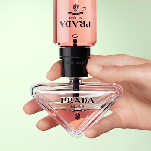 Prada Beauty refuerza su compromiso recargable con una nueva campaña de Prada Paradoxe de la mano de Emma Watson