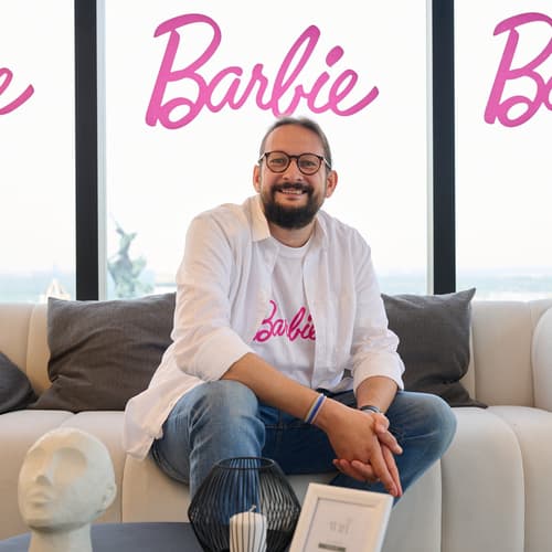Jugar con muñecas impulsa el lenguaje emocional: un 82% de los niños lo usa al jugar con ellas, según un estudio de Barbie con la Universidad de Cardiff