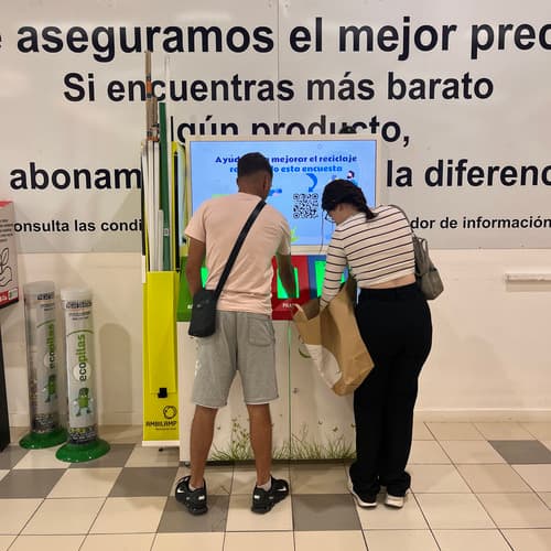Veintitrés nuevas tiendas de Alcampo en España instalan contenedores inteligentes, únicos en Europa, para impulsar el reciclaje eficiente