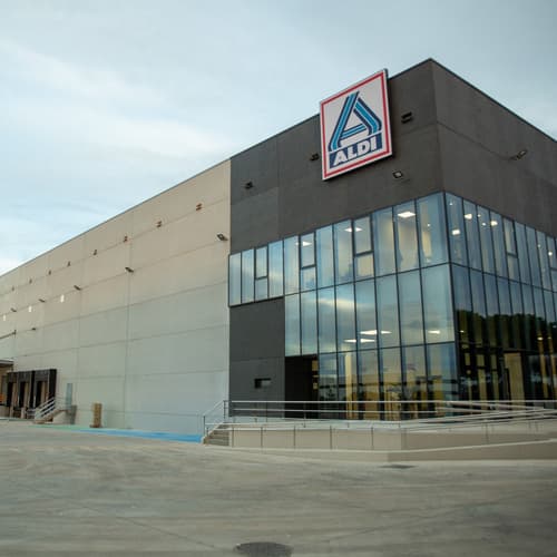 ALDI supera las expectativas iniciales en el primer año de su centro logístico en Sagunto