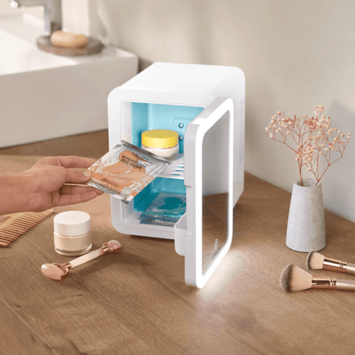 El gadget del verano lo tiene ALDI: mini nevera portátil con espejo LED por solo 34,99 euros