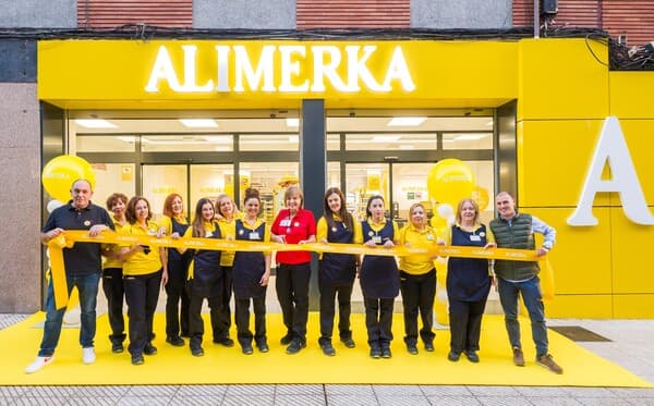 Alimerka inaugura un nuevo supermercado en el local de la emblemática sala Estilo de Oviedo