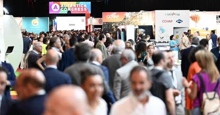 Las estrategias de Eroski, Carrefour, Alcampo y Grupo MAS para adaptarse al nuevo consumidor, en Auténtica 2024