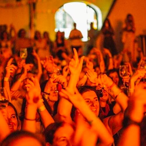 Universo Vi - Pequeño Festival 2025 cuelga el cartel de entradas agotadas en tres conciertos y anuncia las últimas plazas para Ale Acosta