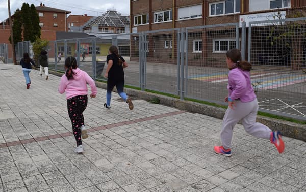 Galletas Gullón colabora un año más en ‘La Vuelta al Cole’ de Unoentrecienmil en Aguilar