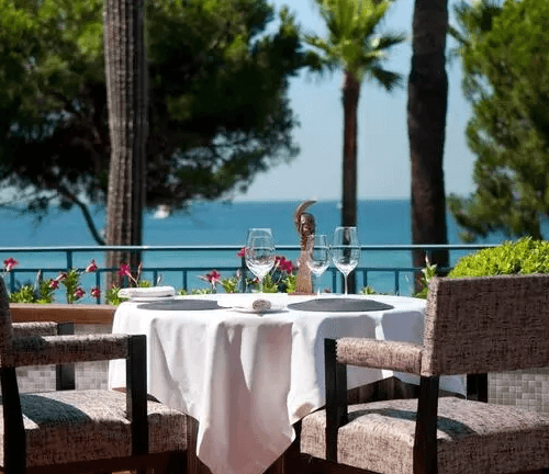 El 39% de los españoles gastará entre 200€ y 400€ en restaurantes por persona durante sus vacaciones de verano, según TheFork