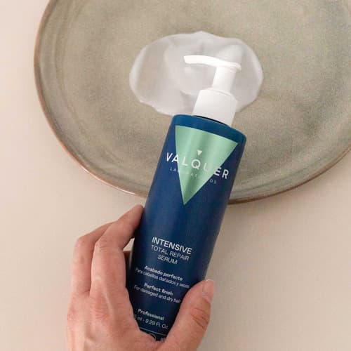 Hidrata y repara tu cabello en época primaveral y consigue un pelo suave y brillante con la gama Total Repair de Valquer Laboratorios