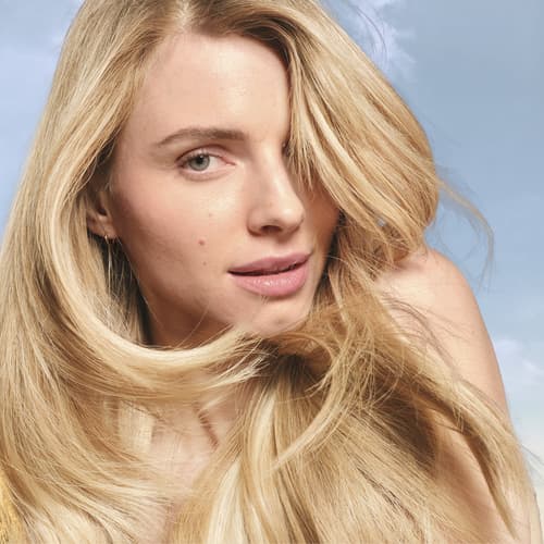 Garnier presenta la gama capilar con camomila que revolucionará tu rubio este verano